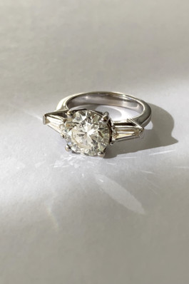  DIAMANTE CENTRALE TAGLIO BRILLANTE CON DUE DIAMANTI LATERALI TAGLIO TAPER - MorinZamboni