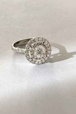  ANELLO CON DIAMANTE BIANCO CENTRALE SU DOPPIO GIRO DI DIAMANTI - MorinZamboni